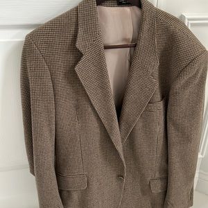 Cashmere blend sport coat great condition.